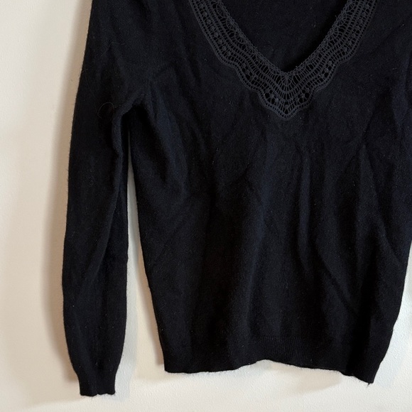 Wool & Cashmere Black V-Neck Sweater - Picture 4 of 15